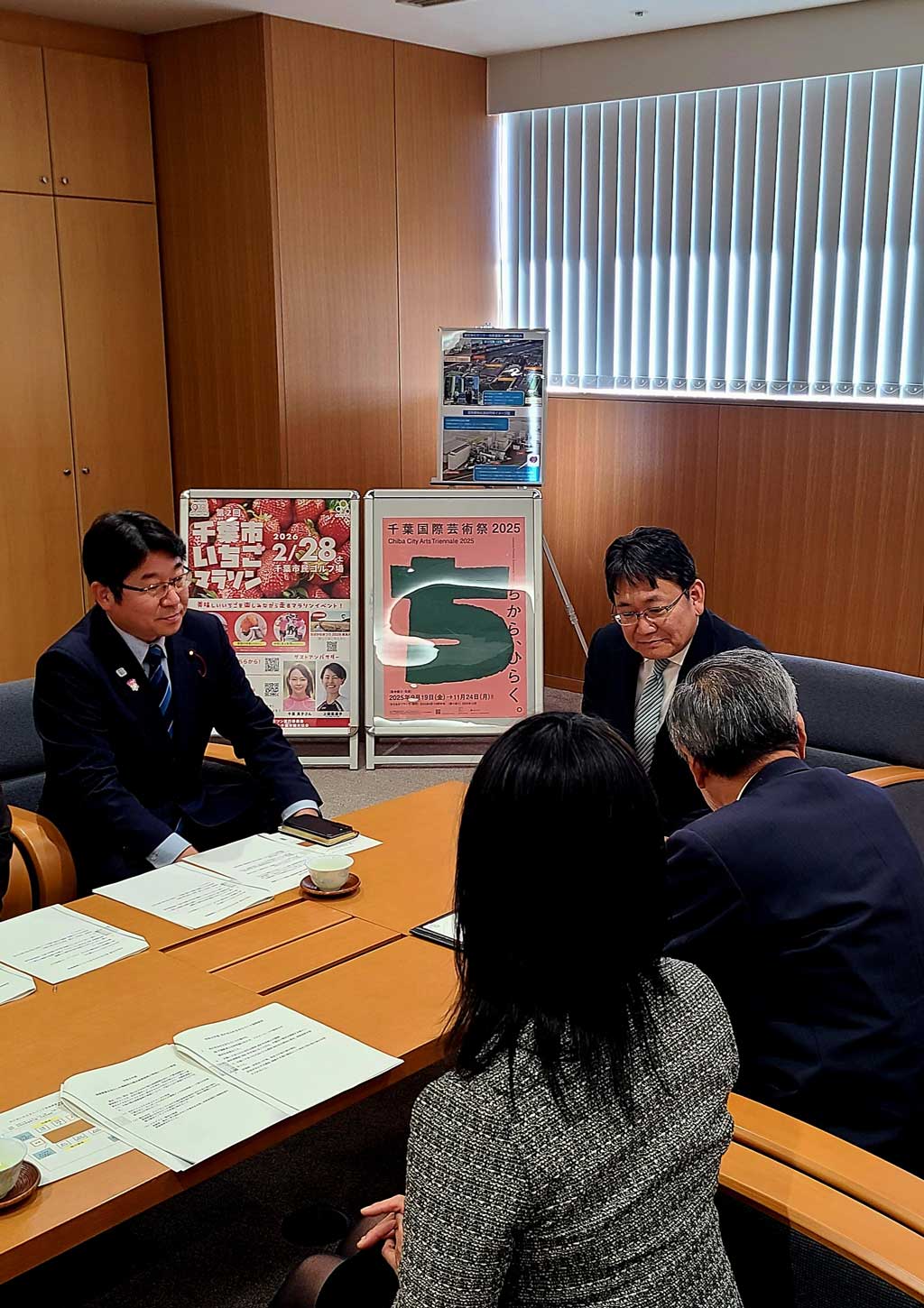 花議連の提言と観光議連の要望書を市長と手交