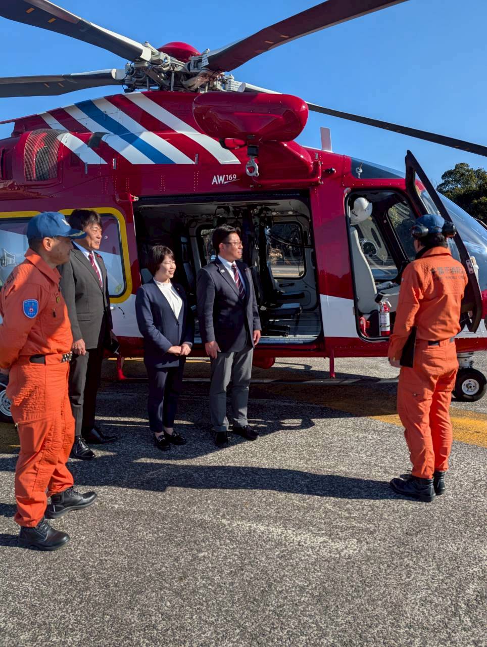 消防防災ヘリコプターを視察