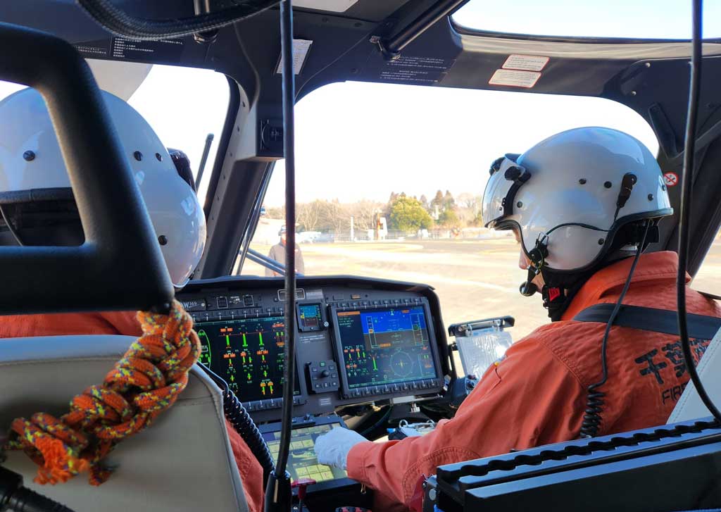 消防防災ヘリコプターを視察